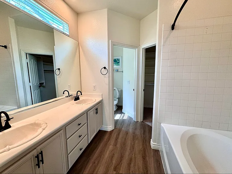 1529 Tillman Falls Ave — Photo 15