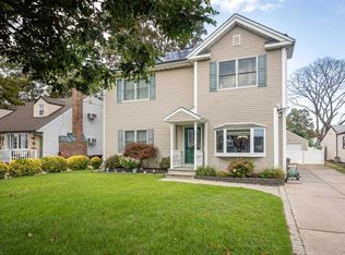 85 Berry St, Valley Stream, NY 11580