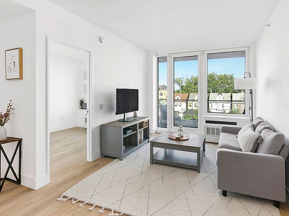 2nd image of 14-01 Broadway APT 3B