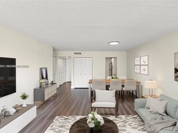 10400 SW 108th Ave APT A211, Miami, FL 33176