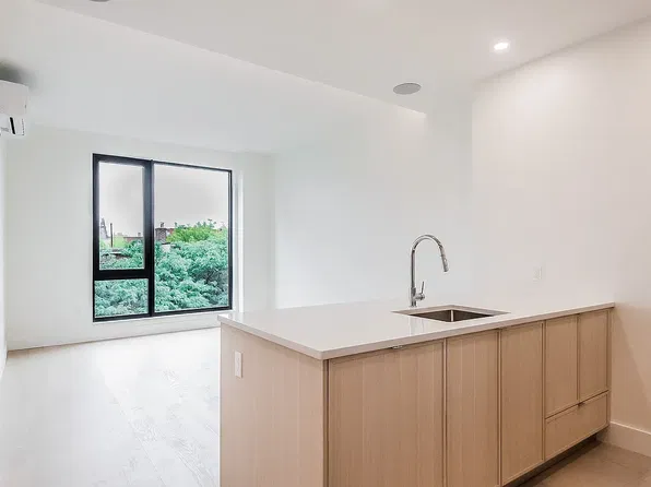 218 Front St, Brooklyn, NY
