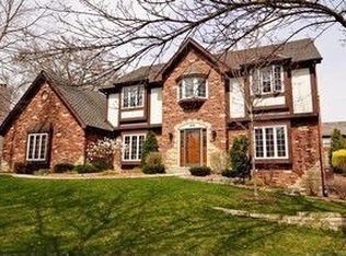 978 Chapel Ct N, Glen Ellyn, IL 60137