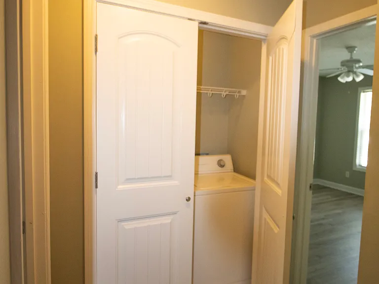 305 Sterling Ct — Photo 13