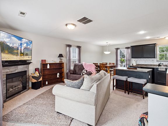 2nd image of 2150 NE 18th St Unit 25
