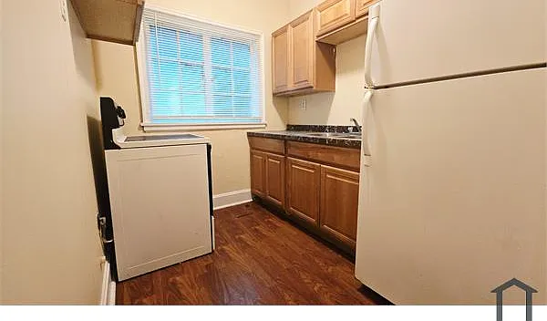 1526 Broadway #4
