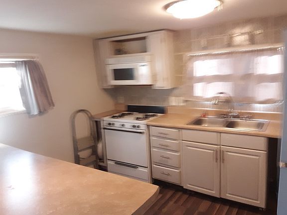 3rd image of 154 Newbury St Lot 9