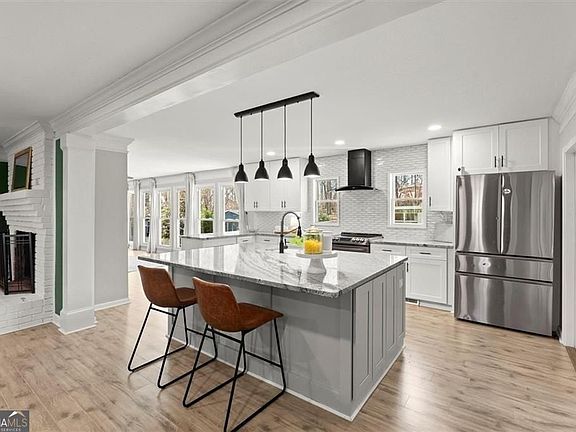 3rd image of 146 Lancelot Way