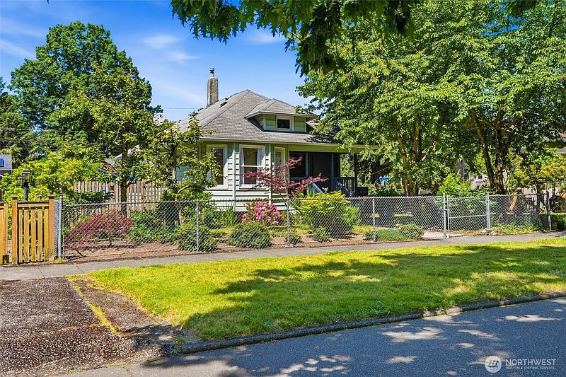 4th image of 2312 Baker Avenue