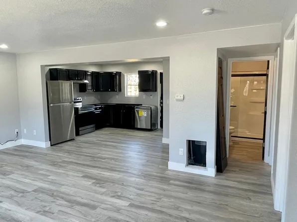 40 Wood River Rd, Lake Ozark, MO 65049