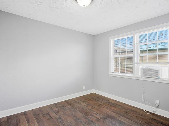 5th image of 2313 N Louis St #1/2