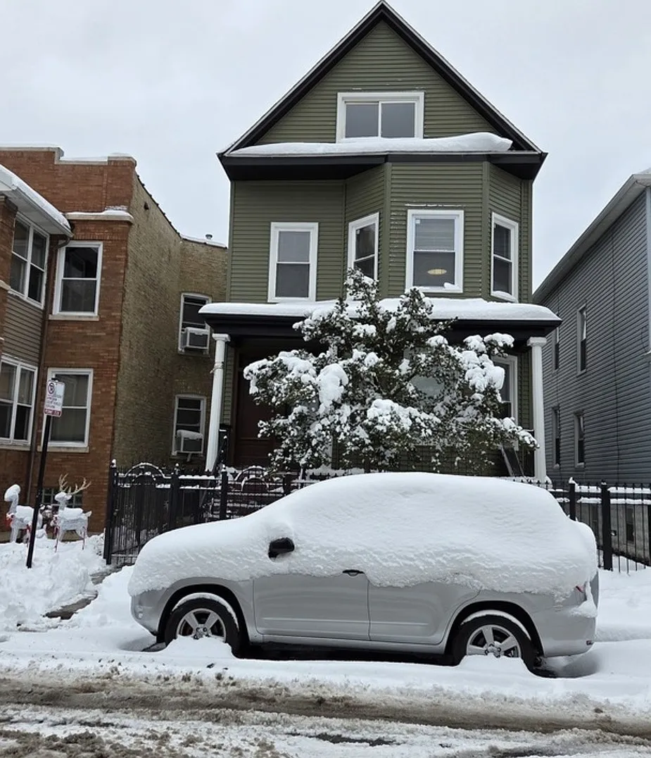 3 bed, 1100 sqft, $2,975 — Photo 1