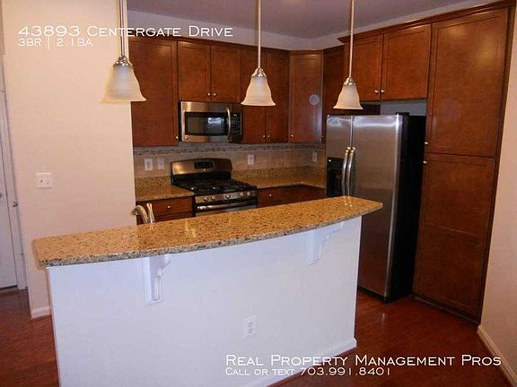 4th image of 43893 Centergate Dr