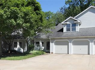 750 Hampton Cir #2, Aurora, OH 44202