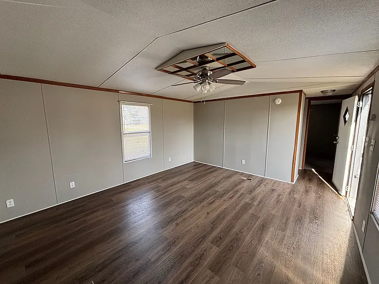 1514 Avalon Dr — Photo 4