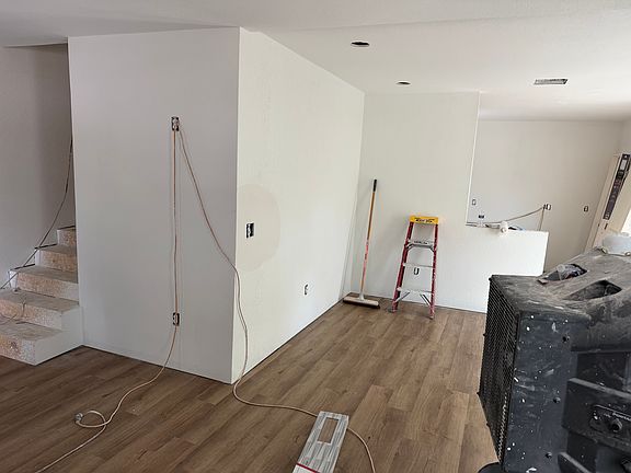 5th image of 724 N 8th Ave
