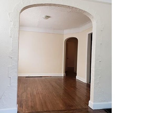 3rd image of 9259 Bedford St