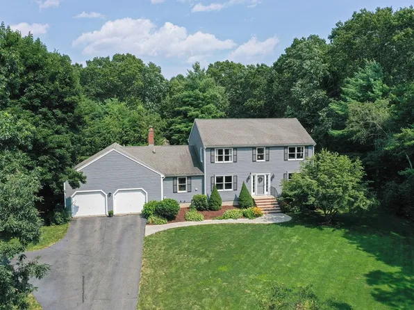2 Pine Needle Rd, Mendon, MA 01756