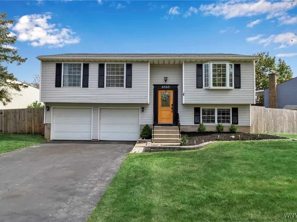 6565 Royal Pkwy S, Lockport, NY 14094