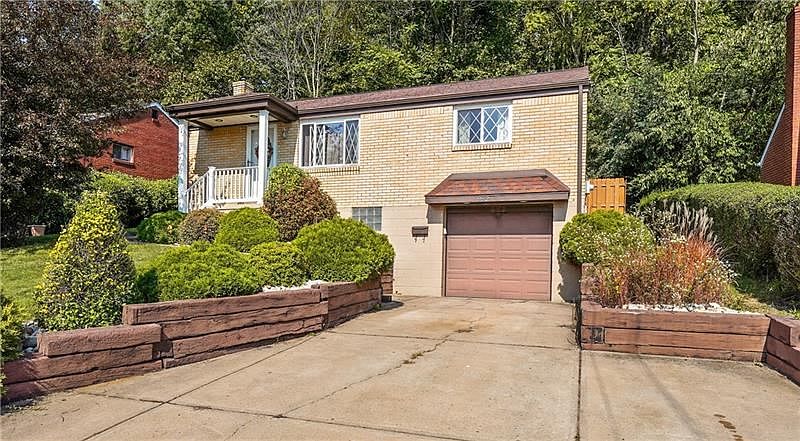 1st image of 992 Diane Dr
