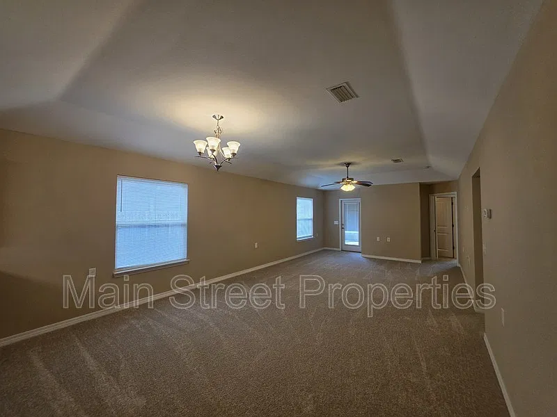 3 bed, 2.0 bath, 1449 sqft, $1,825 — Photo 2