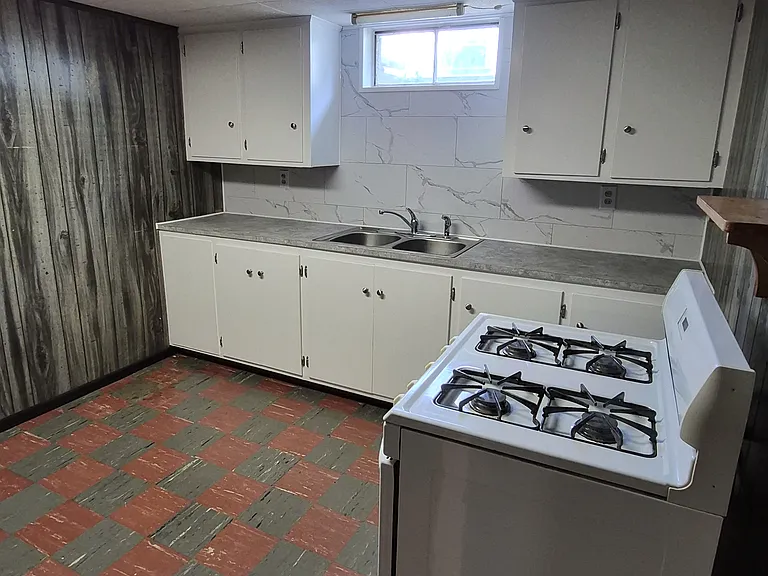 324 Church Ave SE — Photo 22