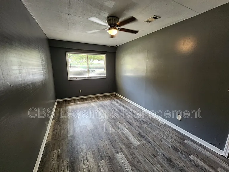 1406 Jackson Dr — Photo 6