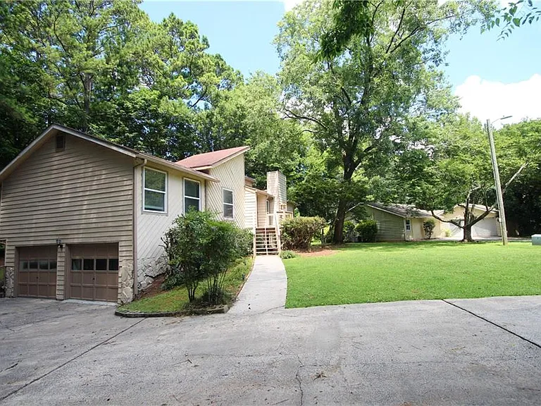 3310 Chastain Xing — Photo 38