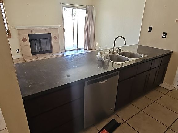 3rd image of 2341 Langhorn St