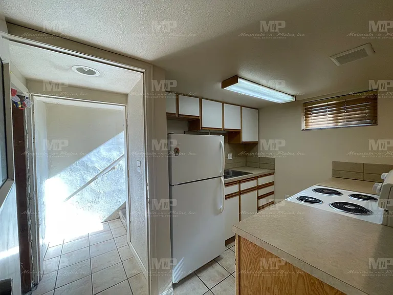611 1/2 S Grant Ave — Photo 6