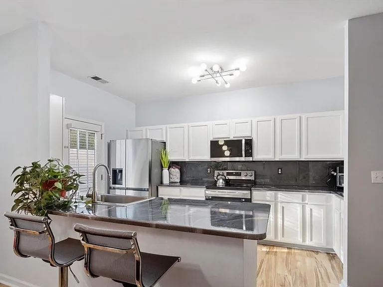 7148 Abbotts Glen Dr — Photo 10