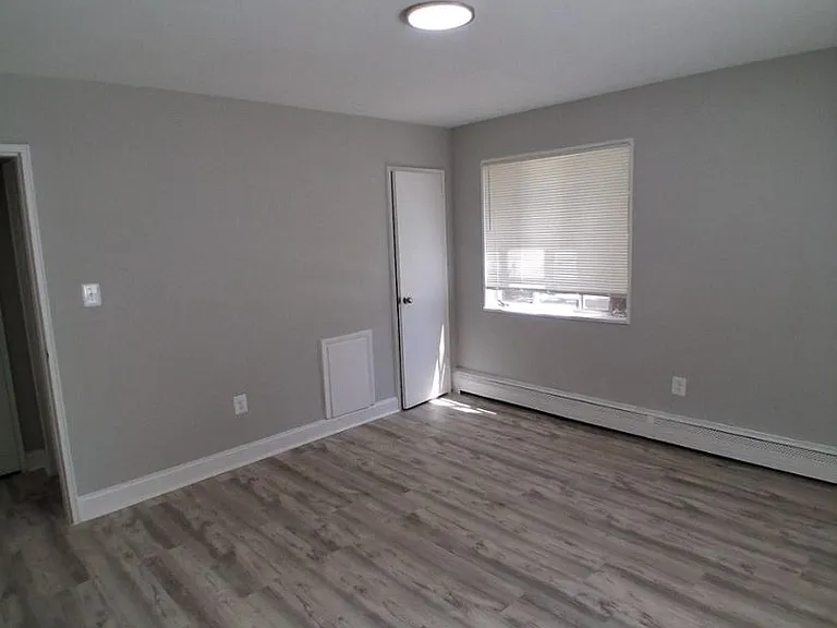 5516 N H Burroughs Ave NE — Photo 6