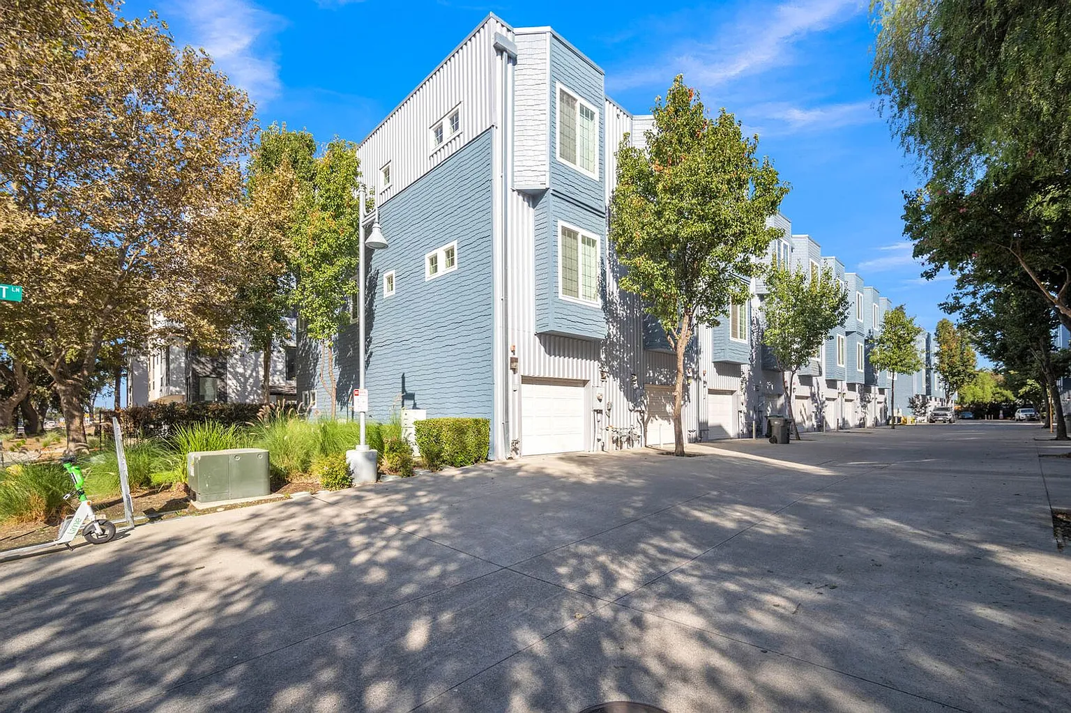 440 Harriet Ln photo 1