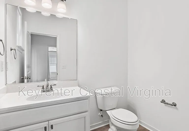 1415 Waltham Ln — Photo 19