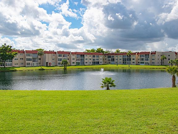 5th image of 2750 Sunrise Lakes Drive W #210