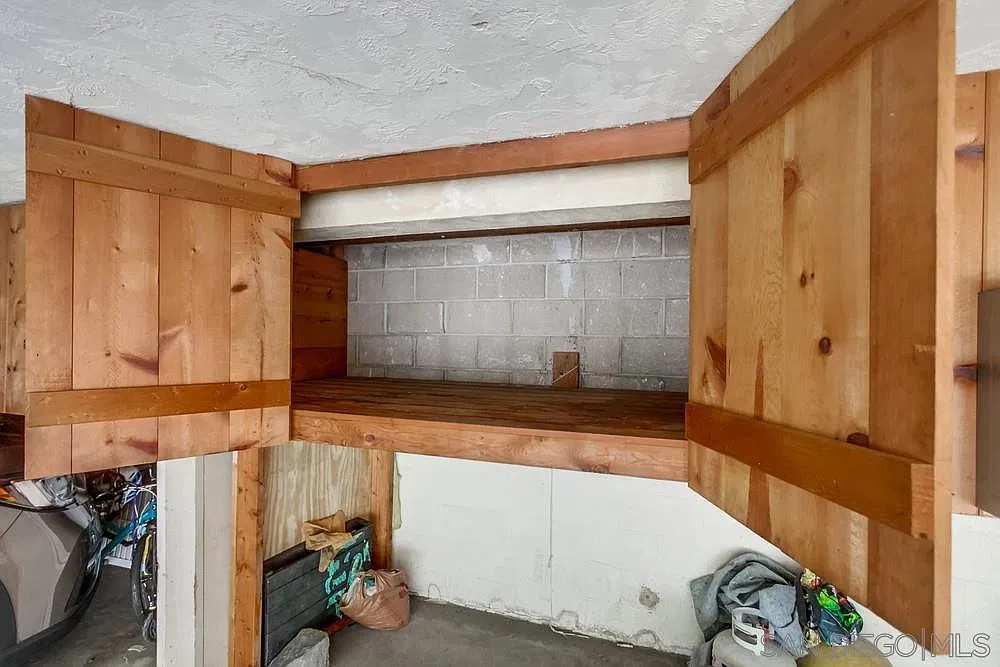 2352 Torrey Pines Rd — Photo 4