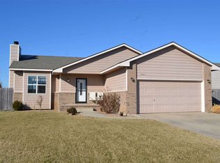 2307 Bristol Ln, Newton, KS 67114
