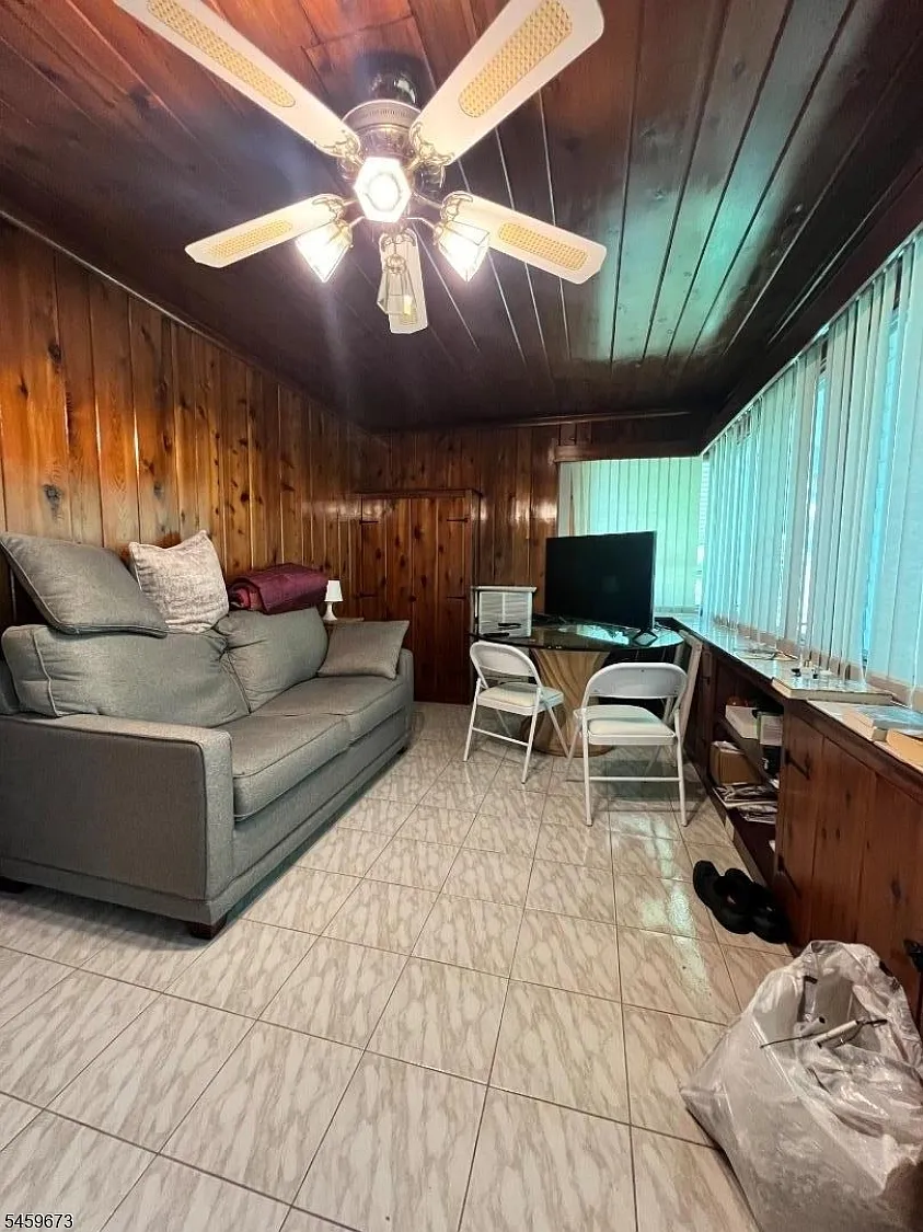1 bed, 1.0 bath, $1,800 — Photo 2