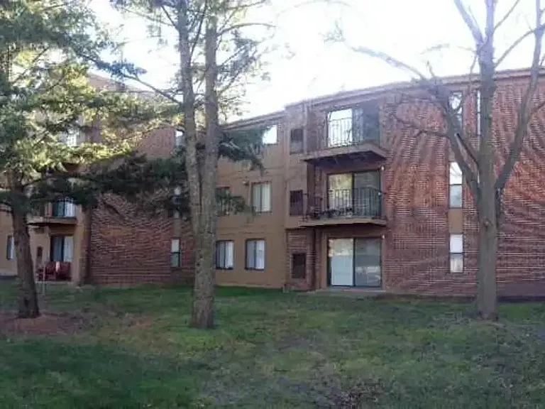 Pine Aire Apartments — Photo 12