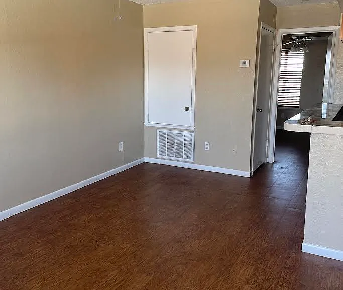3625 Crestbrook Ct #4 — Photo 2