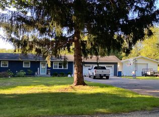 7015 W Parmalee Rd, Middleville, MI 49333