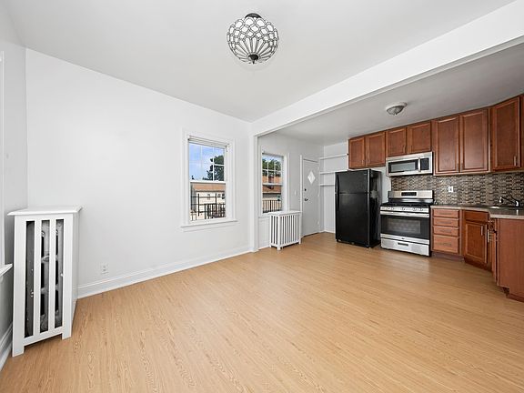 2nd image of 3011 Barkley Ave #2