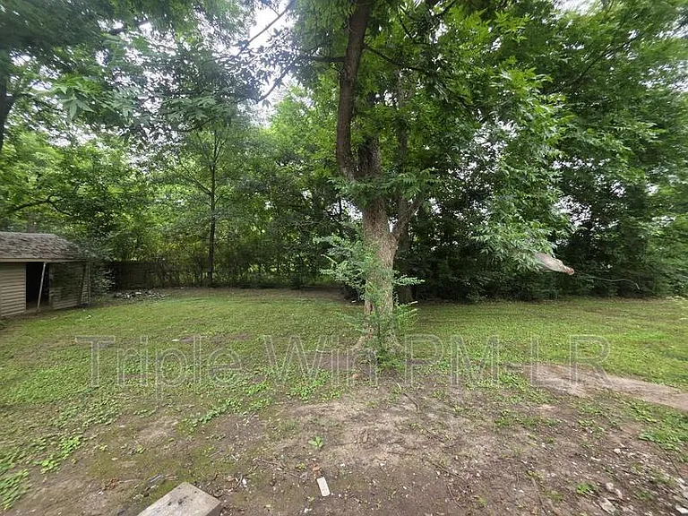 104 E Georgia St — Photo 33