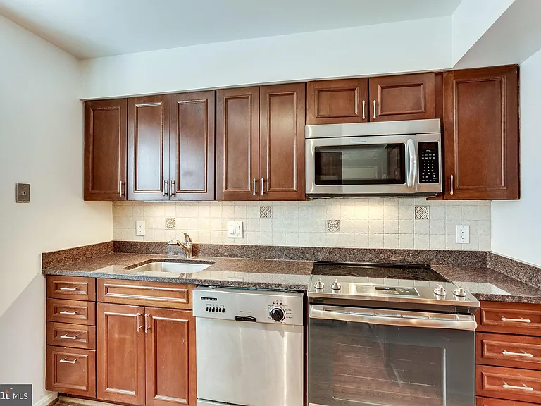 839 N Greenbrier St — Photo 5