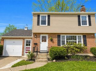 226 Clearfield Dr, Williamsville, NY 14221