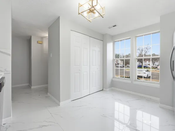 115 Villa Knoll Ct, Sicklerville, NJ 08081