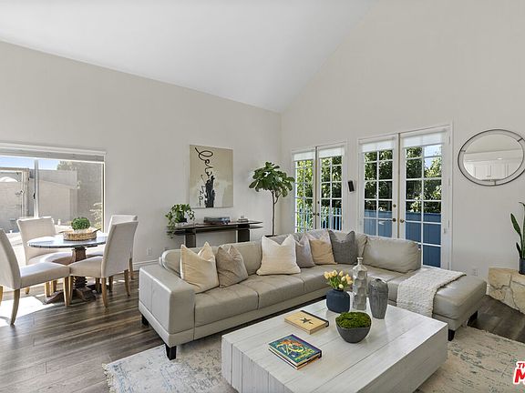 3rd image of 1930 S Beverly Glen Blvd APT 305