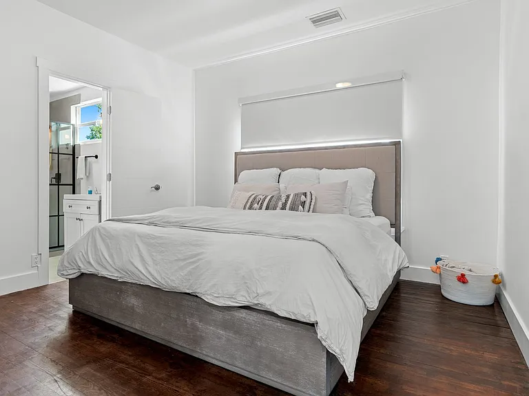 512 El Prado #2 — Photo 3
