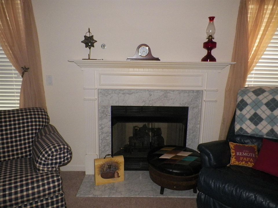 2nd image of 1323 Danbury Dr