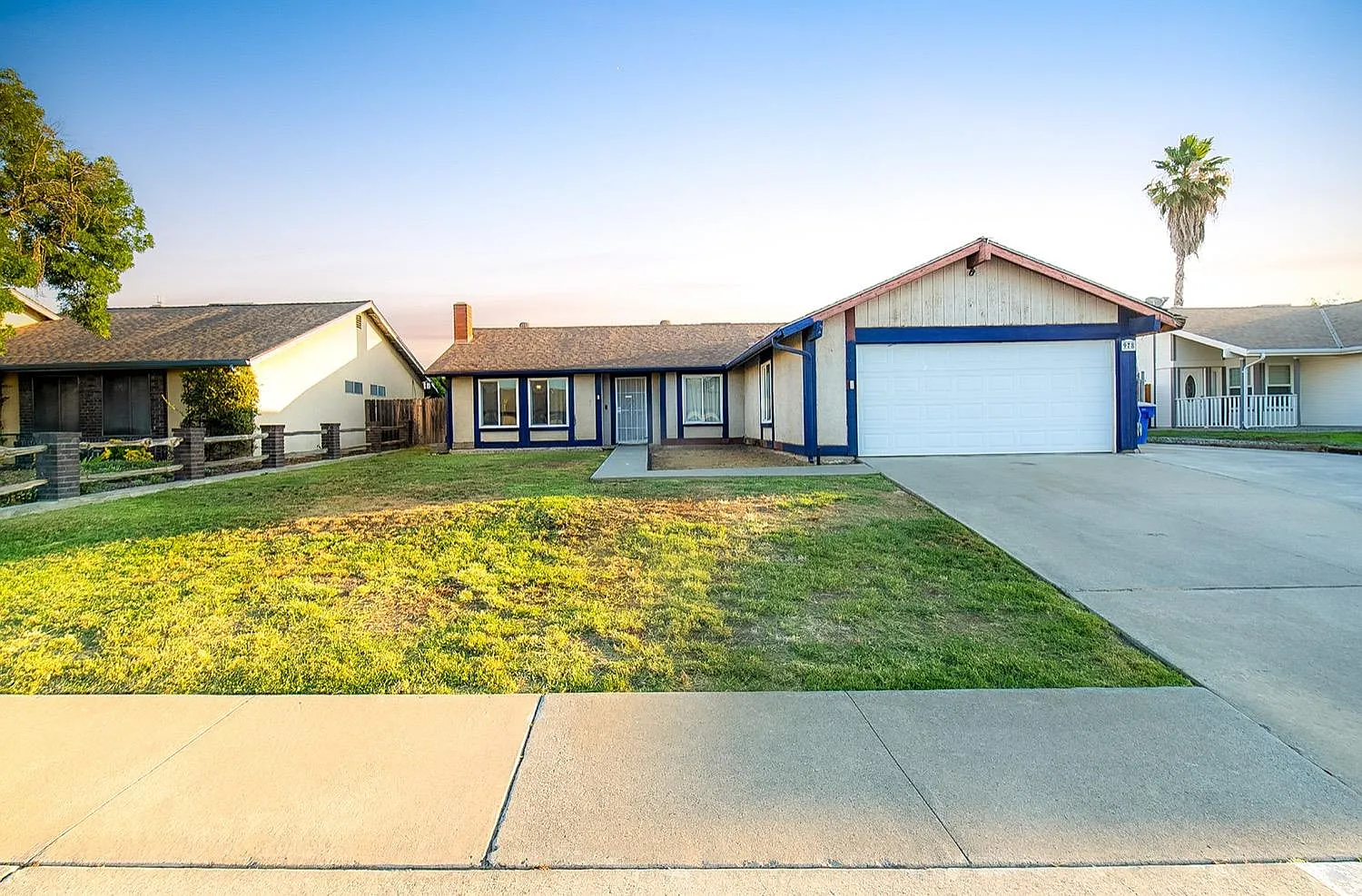 978 Clover Ln photo 1