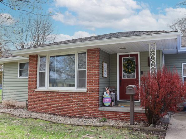 558 E Prospect St, Farmington, IL 61531